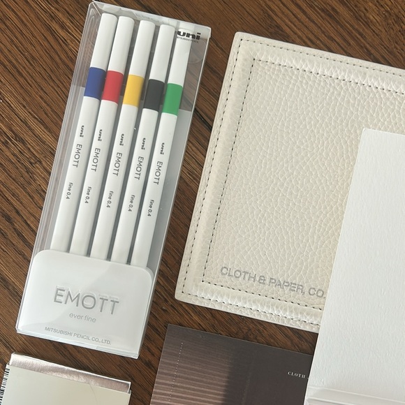 Cloth and Paper Bundle - Picture 4 of 9